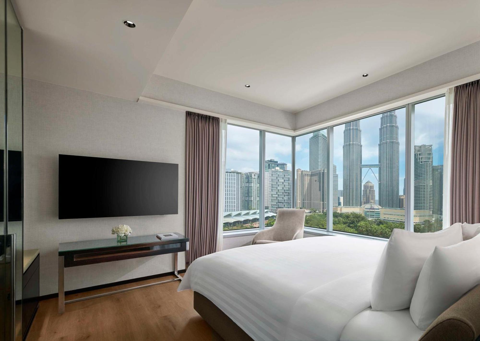 Twin Towers View Suite Newly Refurbished