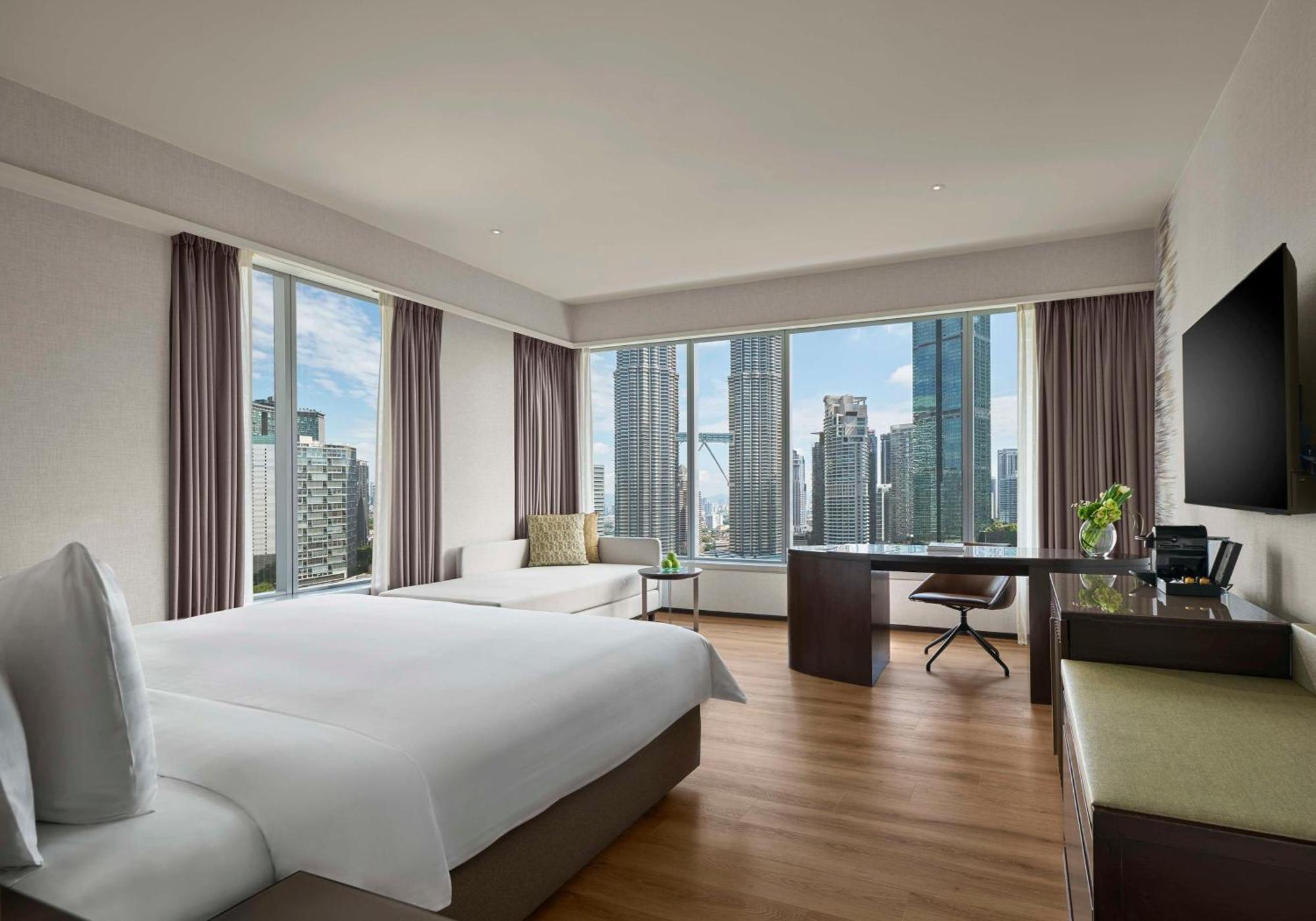 Traders Club Executive Twin Towers View Room Newly Refurbished